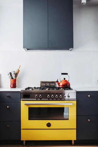 Bertazzoni 90 cm 6-Burner, Electric Oven Professional Series- Giallo (Yellow) - Image 2