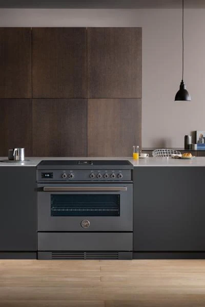 Bertazzoni 90 cm Air-Tec cooker with induction top and integrated hood, electronic oven Professional Series-Carbonio (Carbon) - Image 2